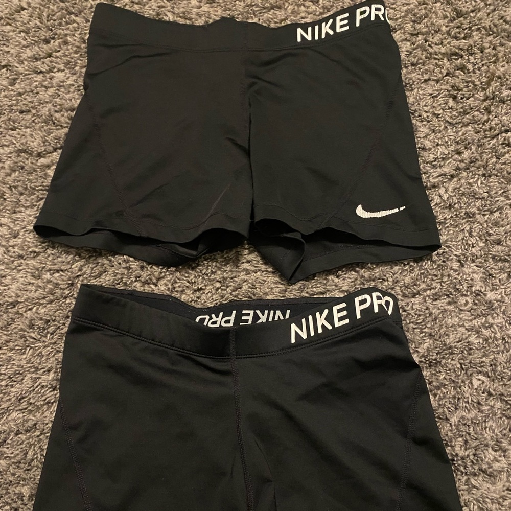 2 pairs of nike spandex